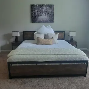 Luxury 2 Bedroom 2 Bath And 1 Car Garage With Pool Apartment Memphis